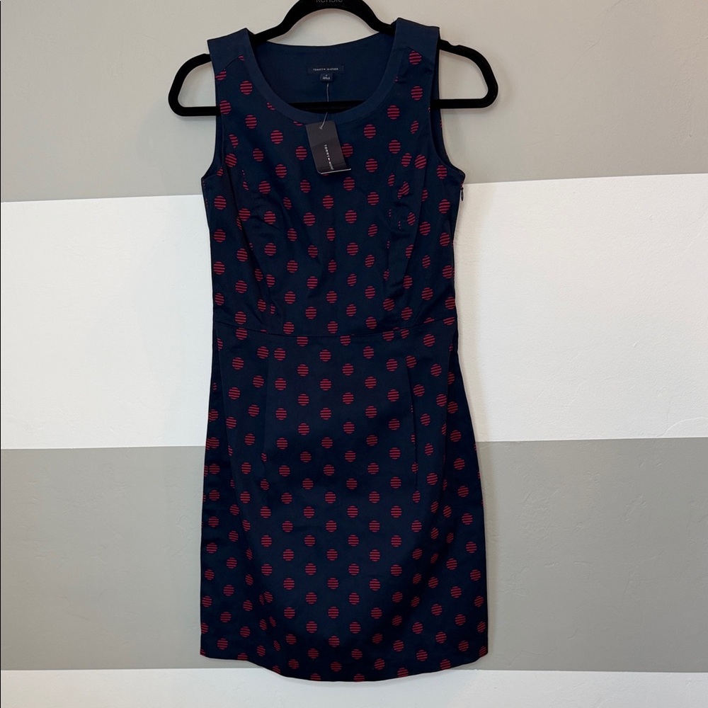 NWT Tommy Hillfiger Sleeveless fitted  Navy Dress with pink Polka Dot Print sz 2